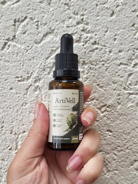 Frasco ArtiVell de 20 ml na mão, com conta-gotas preto
