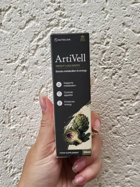 Caixa ArtiVell da Nutrilian segurada na mão