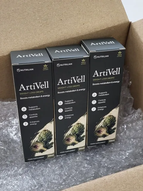 Três caixas de ArtiVell numa encomenda em cartão